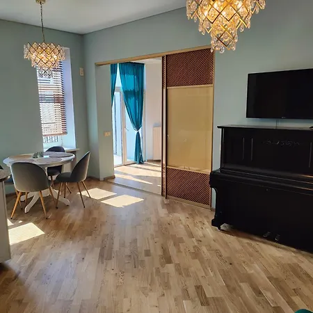 Self Check-in In The Heart Of דירה *